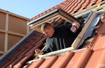 Pose de fenêtres de toit Velux à Saivres